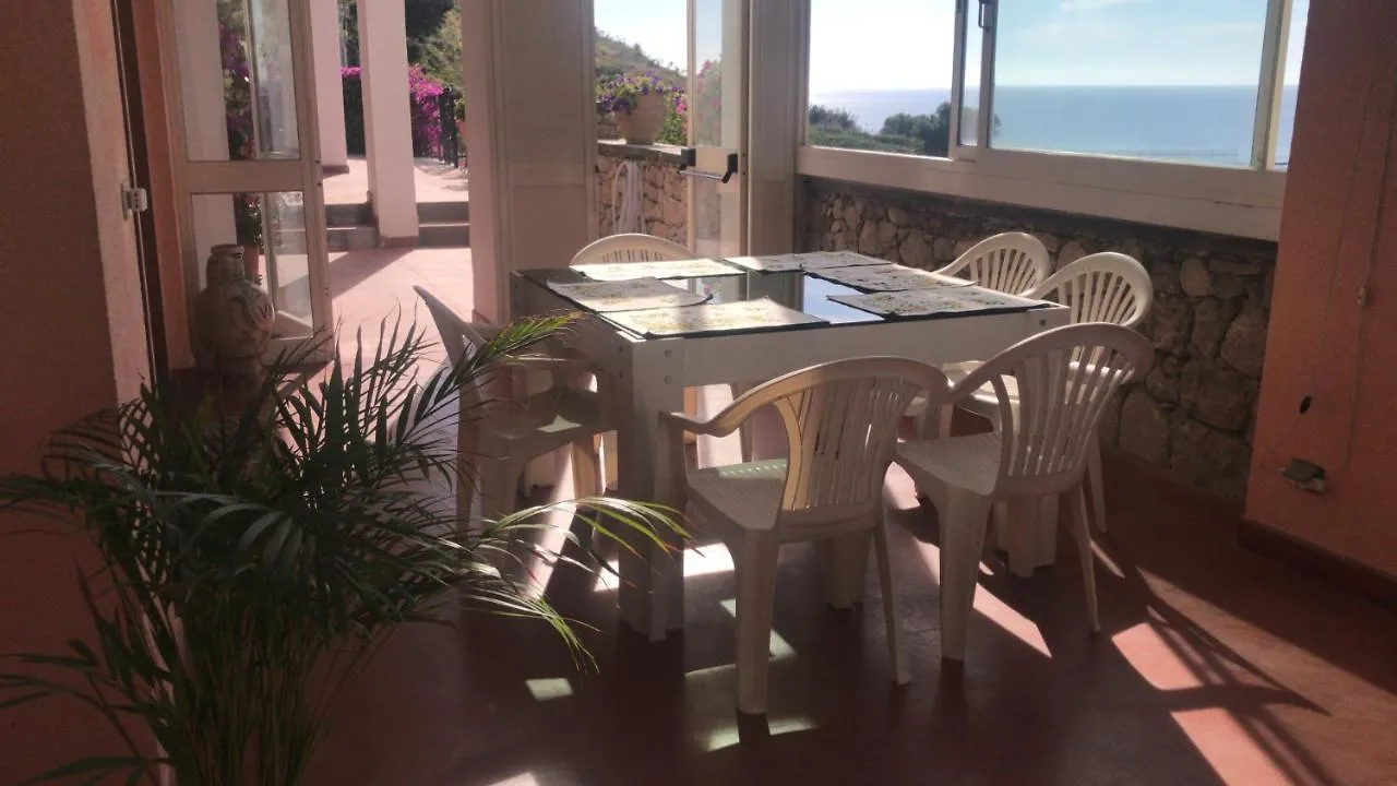 Villa Sorriso تاورمينا 0*,  إيطاليا