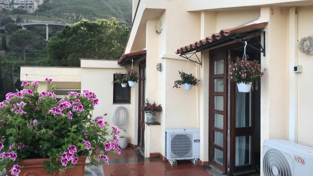 Villa Sorriso تاورمينا بيت ضيافة